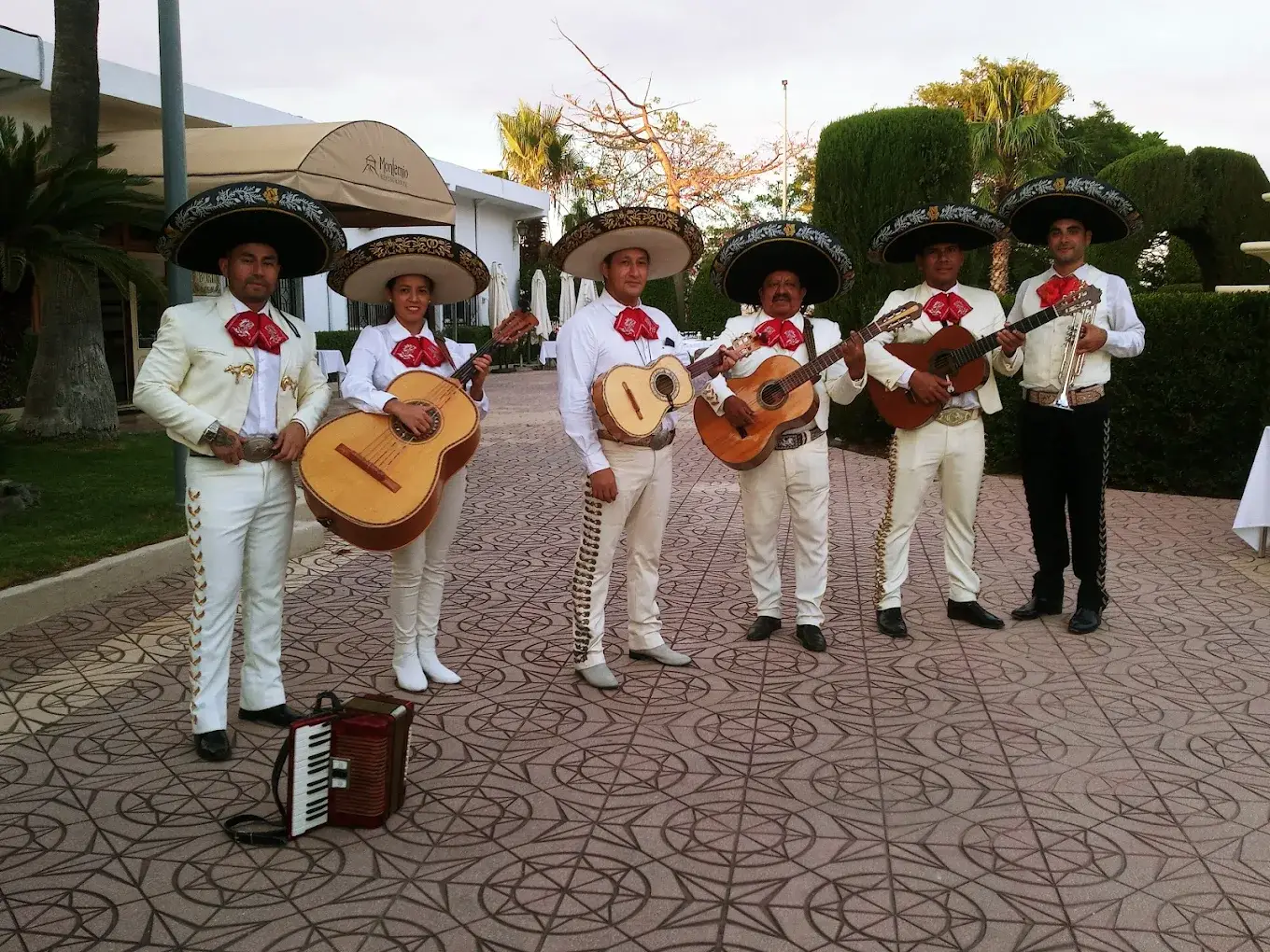 Mariachi Mariachis Charros Oro Y Plata en Valencia