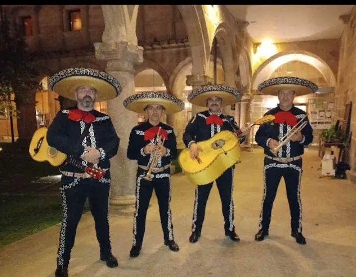 Mariachi "noche De Ronda" — foto principal